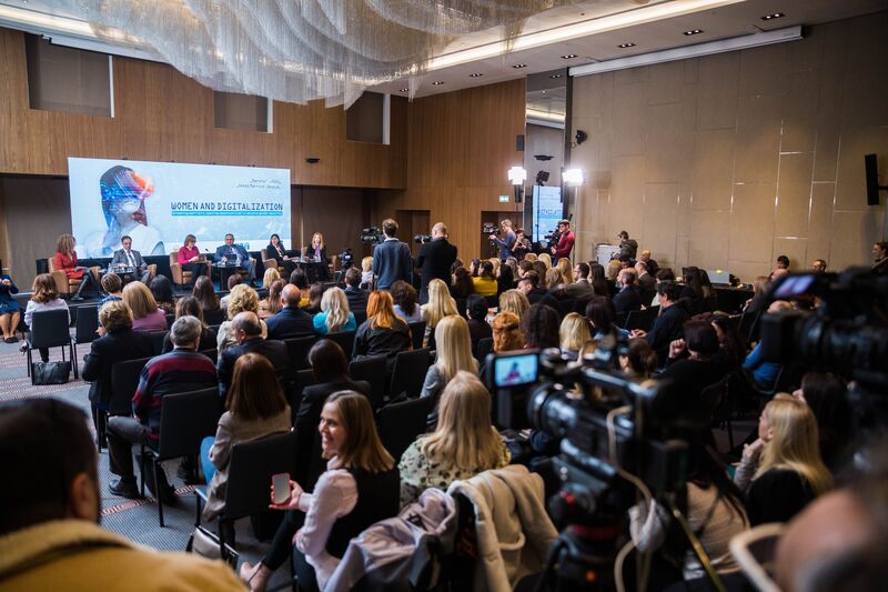 The panel discussion at the UNDP_MK conference. It was photographed from the back sits.